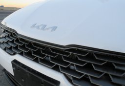 2022 Kia K5 - Image 16