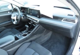 2022 Kia K5 - Image 24