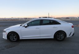 2022 Kia K5 - Image 12