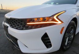 2022 Kia K5 - Image 15