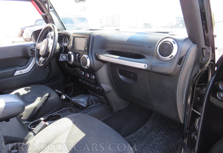 2015 Jeep Wrangler Unlimited - Image 21