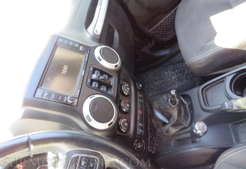 2015 Jeep Wrangler Unlimited - Image 29