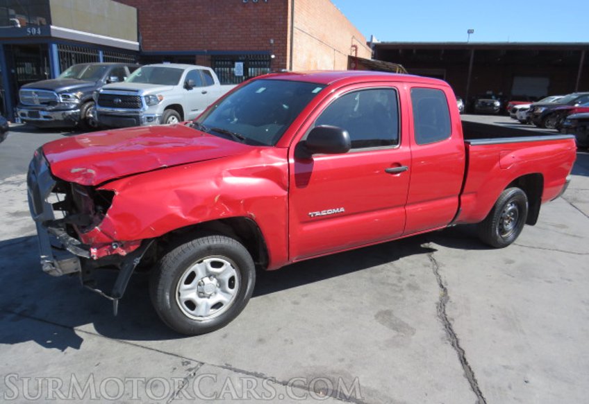 2014 Toyota Tacoma - Image 2