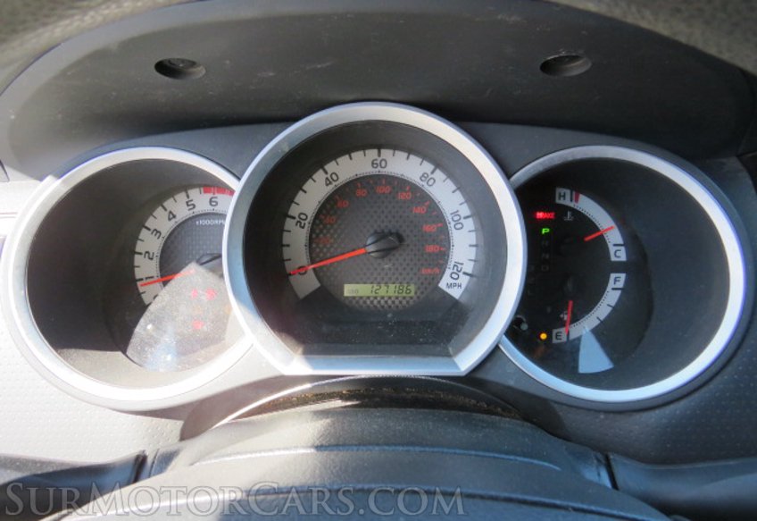 2014 Toyota Tacoma - Image 28