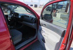 2014 Toyota Tacoma - Image 18