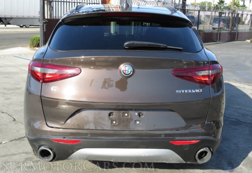 2018 Alfa Romeo Stelvio - Image 10