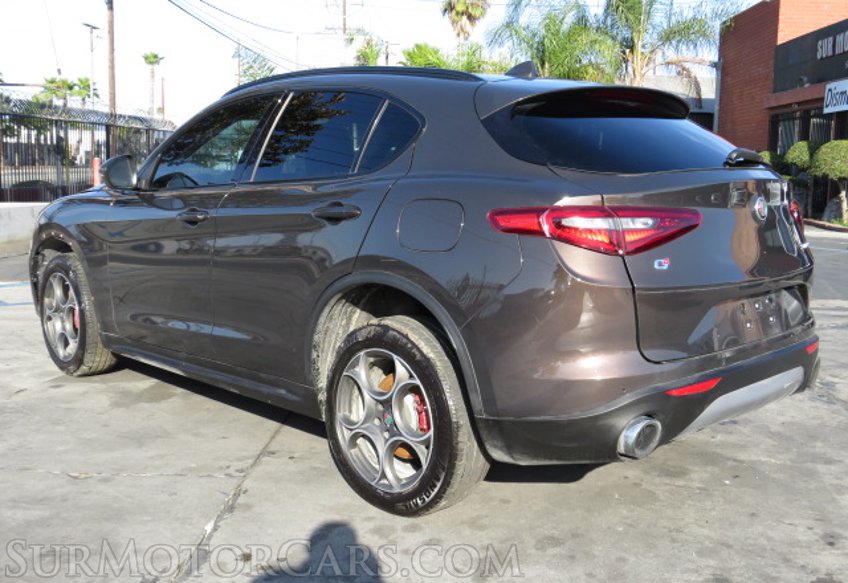 2018 Alfa Romeo Stelvio - Image 8