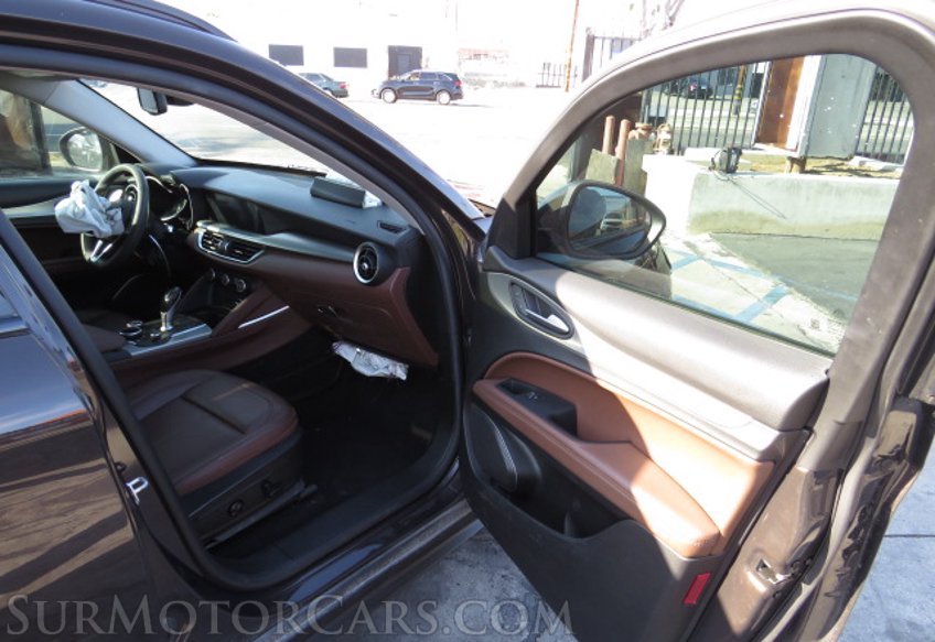 2018 Alfa Romeo Stelvio - Image 22