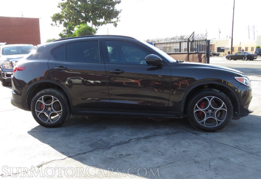2018 Alfa Romeo Stelvio - Image 11