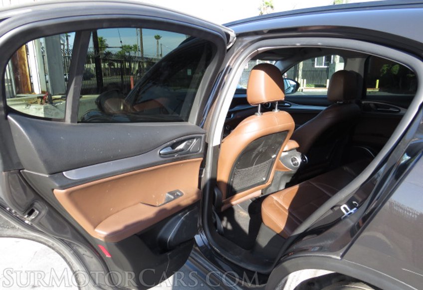 2018 Alfa Romeo Stelvio - Image 23