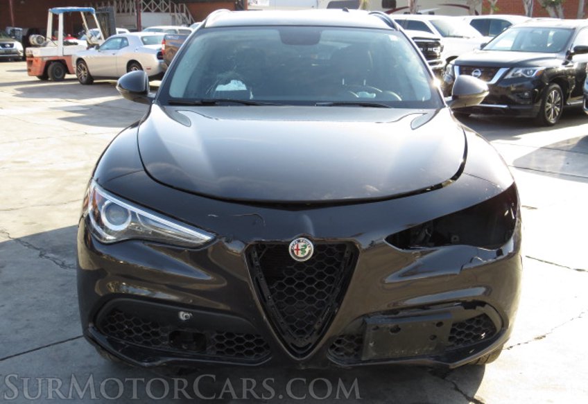 2018 Alfa Romeo Stelvio - Image 9