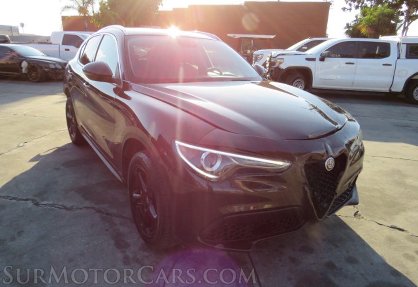 2018 Alfa Romeo Stelvio - Image 4