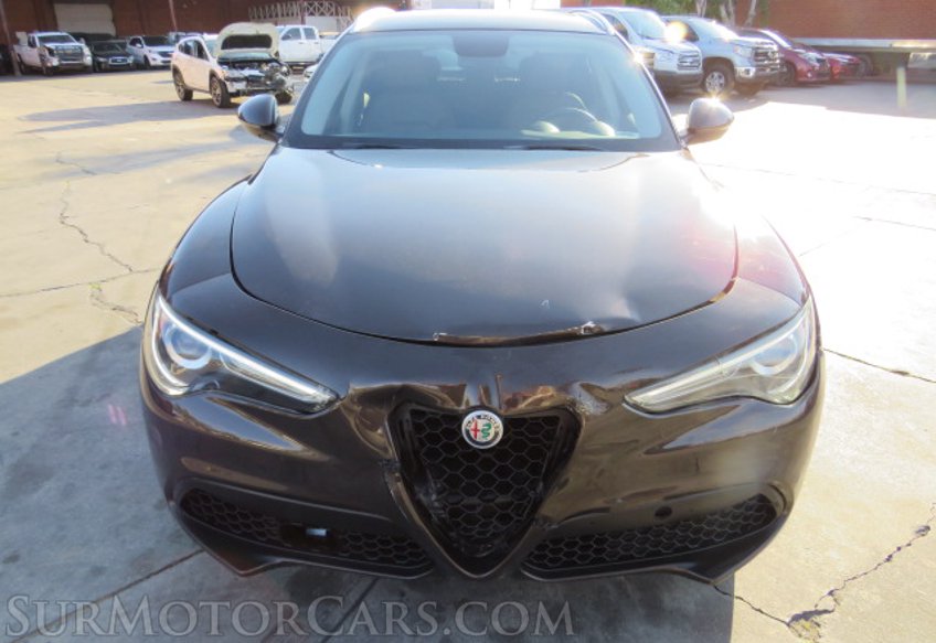 2018 Alfa Romeo Stelvio - Image 13
