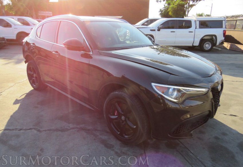 2018 Alfa Romeo Stelvio - Image 2