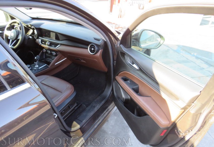 2018 Alfa Romeo Stelvio - Image 16