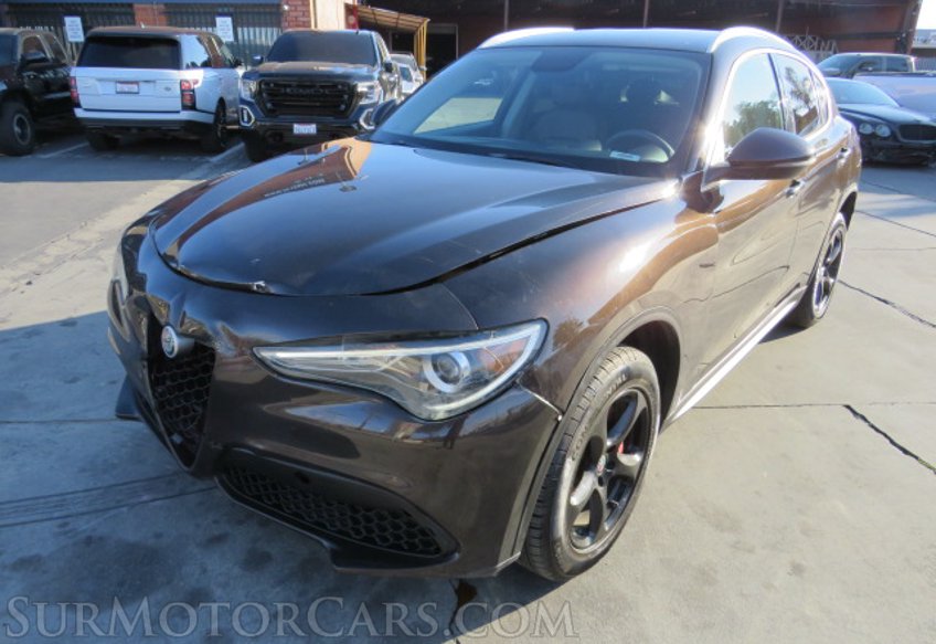 2018 Alfa Romeo Stelvio - Image 3