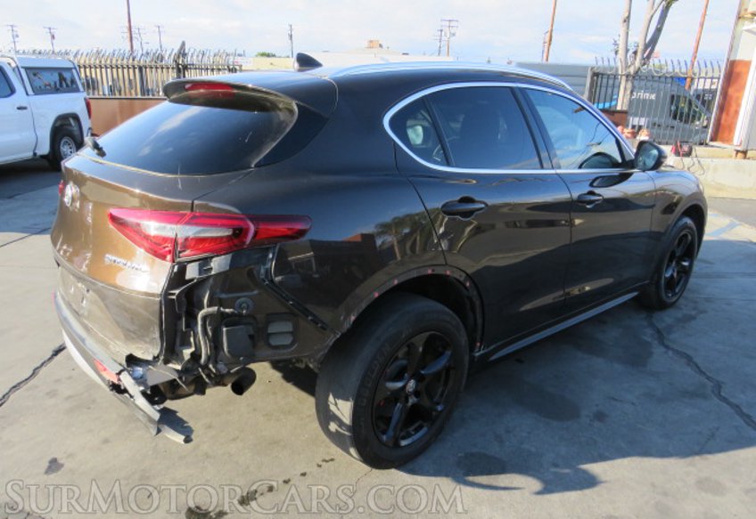 2018 Alfa Romeo Stelvio - Image 7