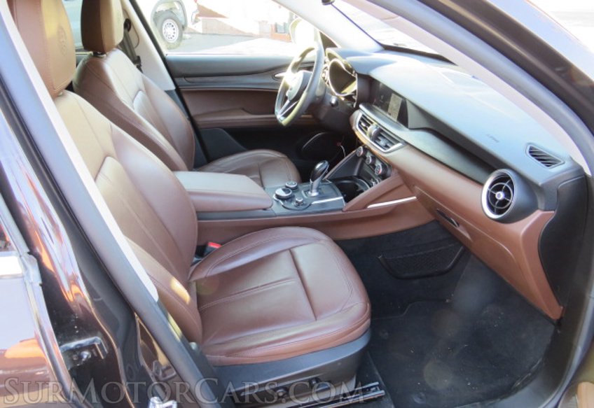 2018 Alfa Romeo Stelvio - Image 17