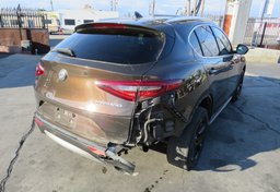 2018 Alfa Romeo Stelvio - Image 9