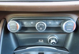 2018 Alfa Romeo Stelvio - Image 34