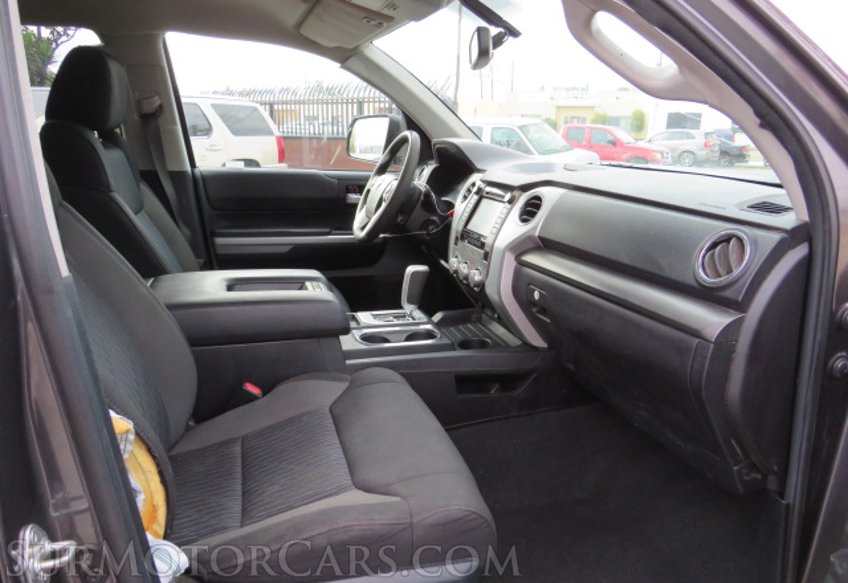 2015 Toyota Tundra Truck - Image 27