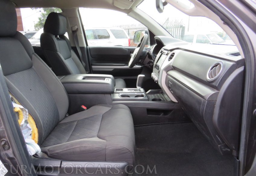 2015 Toyota Tundra Truck - Image 25