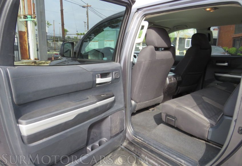 2015 Toyota Tundra Truck - Image 28