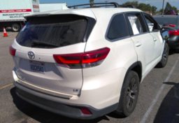 2018 Toyota Highlander - Image 1