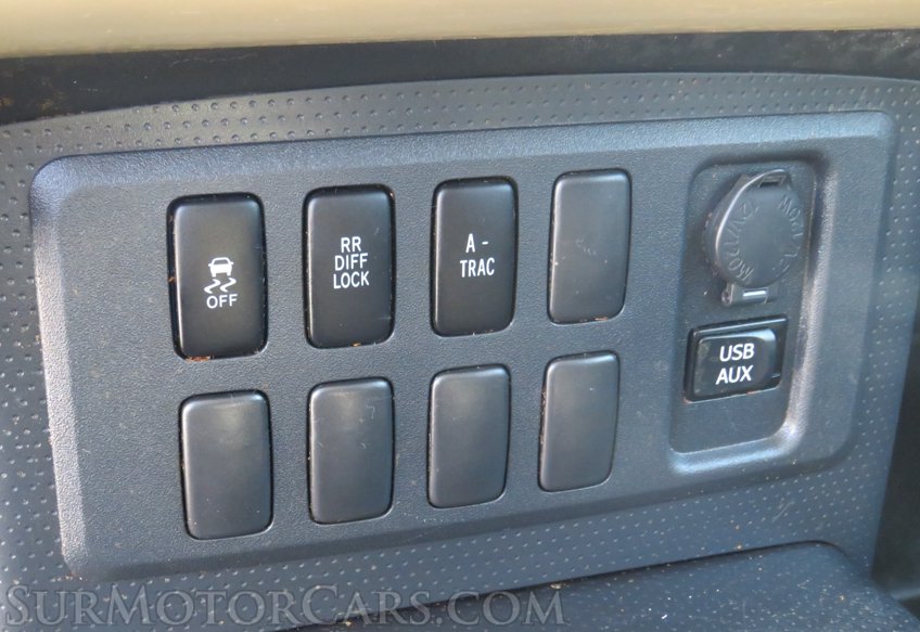 2012 Toyota FJ Cruiser - Image 43