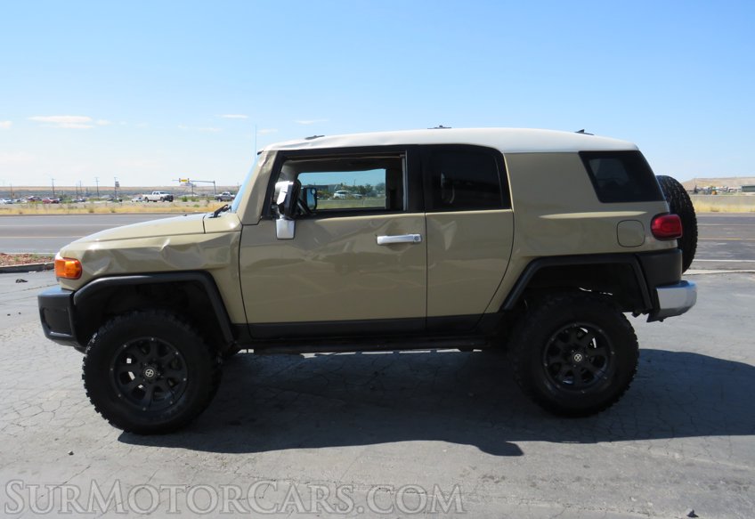 2012 Toyota FJ Cruiser - Image 9