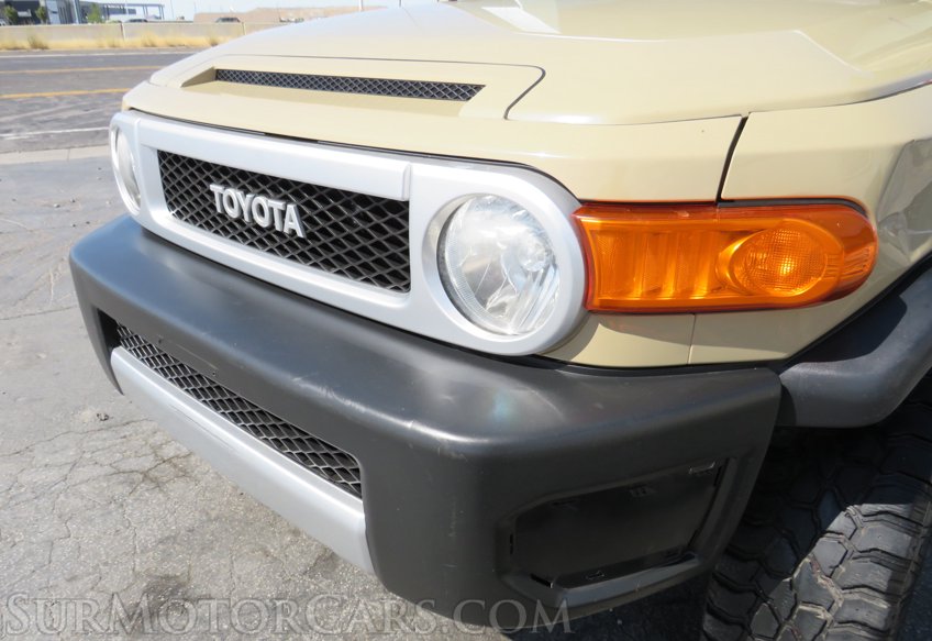 2012 Toyota FJ Cruiser - Image 18