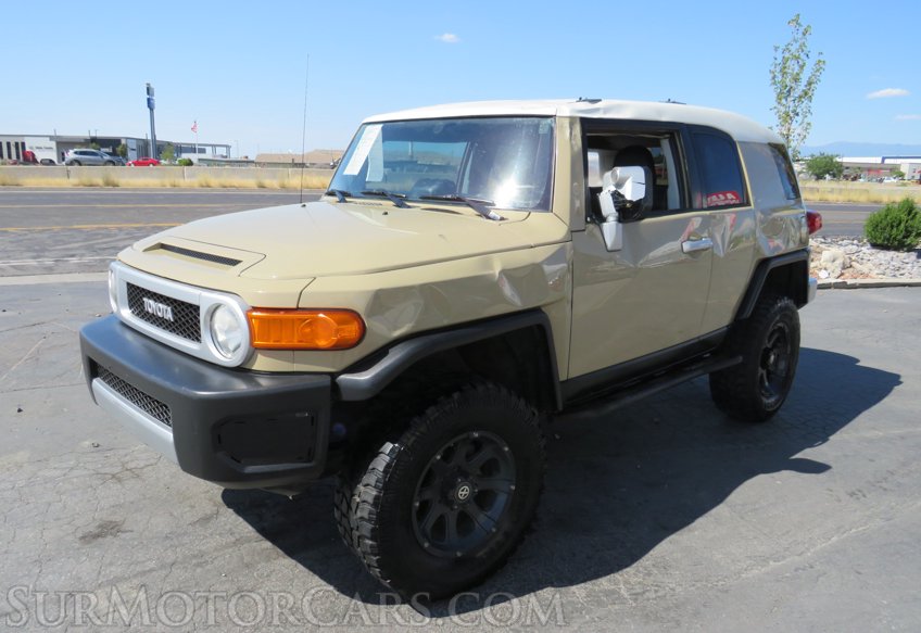 2012 Toyota FJ Cruiser - Image 2