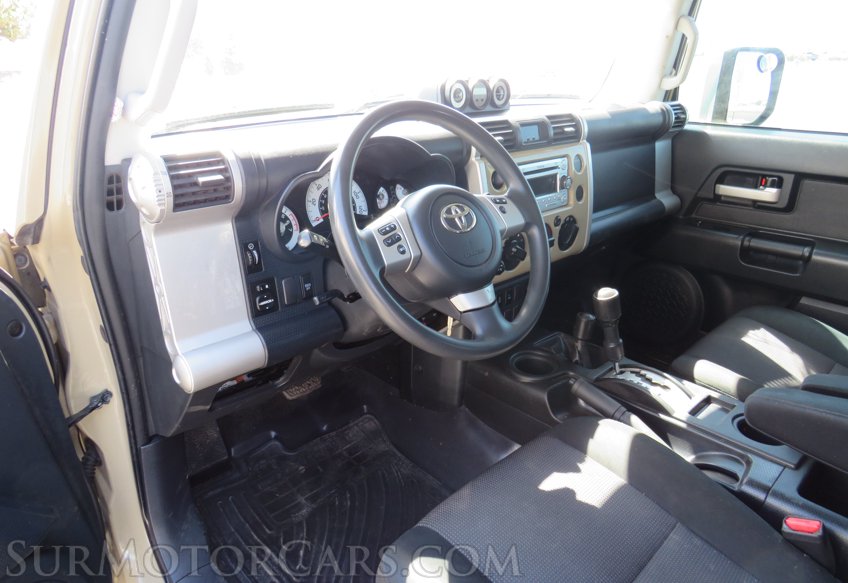 2012 Toyota FJ Cruiser - Image 21