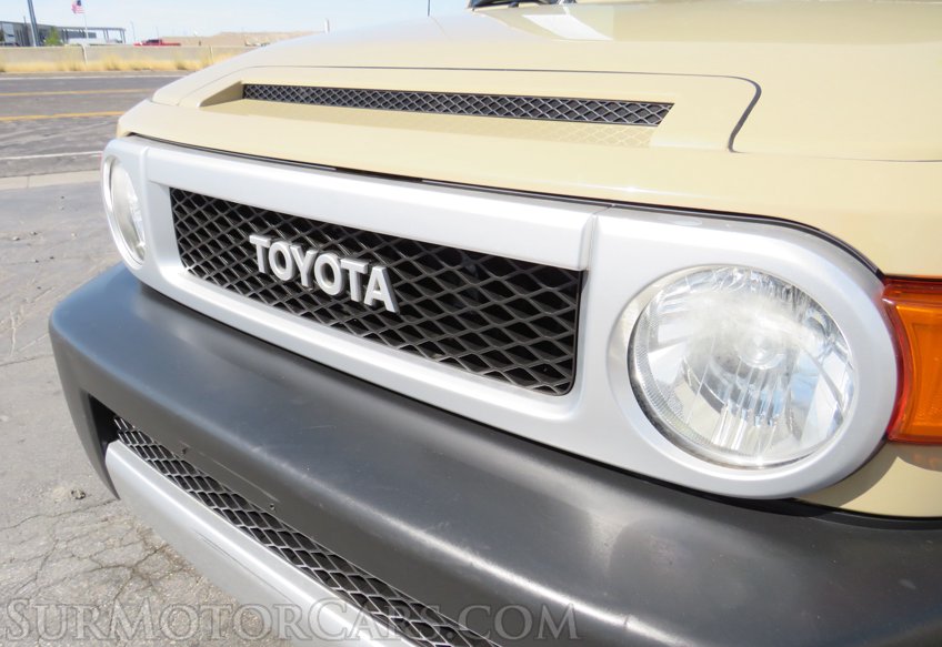 2012 Toyota FJ Cruiser - Image 17