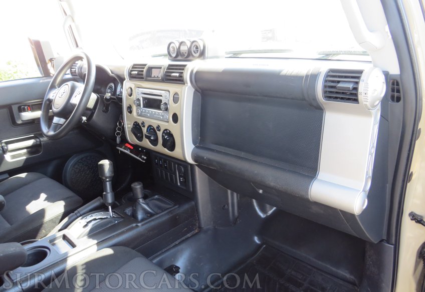 2012 Toyota FJ Cruiser - Image 25
