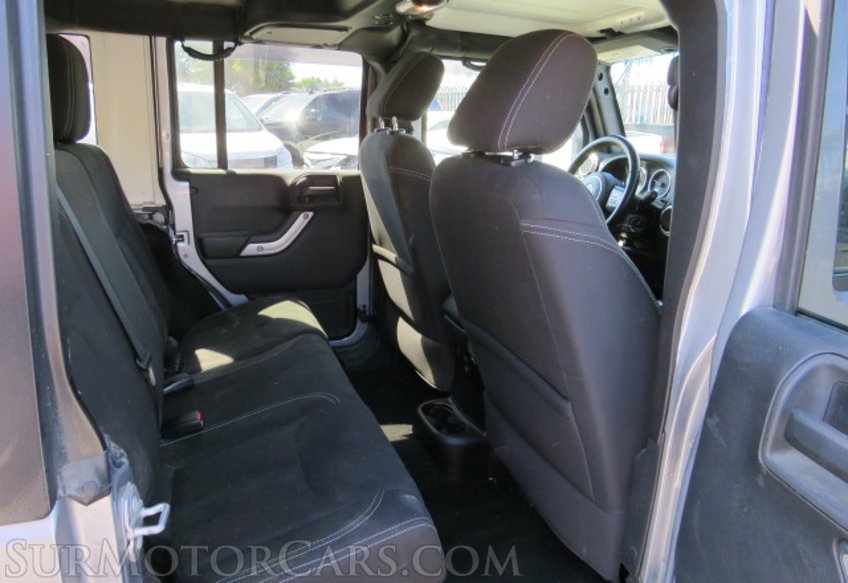 2015 Jeep Wrangler Unlimited - Image 28