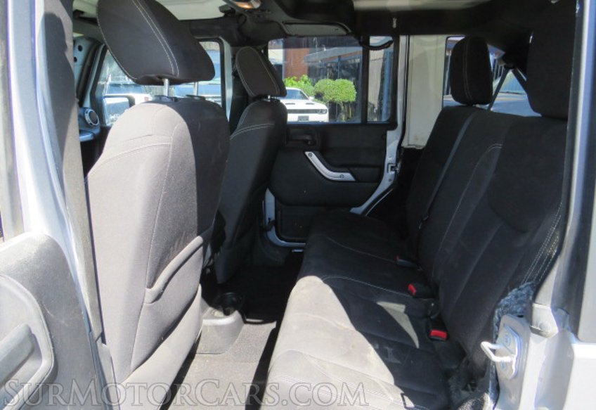 2015 Jeep Wrangler Unlimited - Image 29