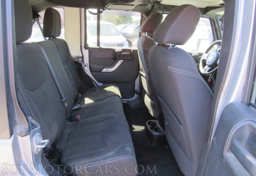 2015 Jeep Wrangler Unlimited - Image 30