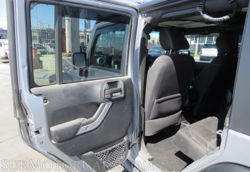 2015 Jeep Wrangler Unlimited - Image 25