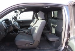 2017 Toyota Tacoma - Image 27