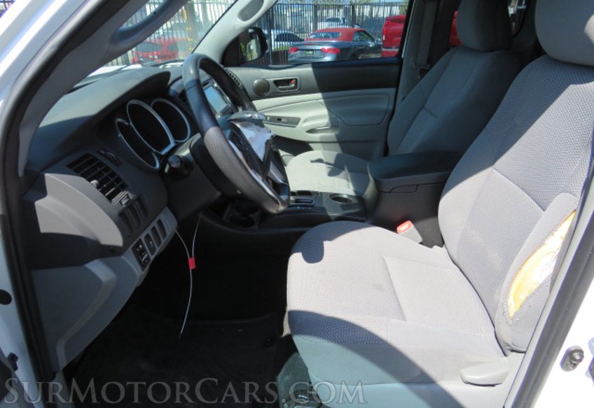 2015 Toyota Tacoma - Image 28