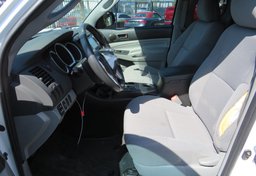 2015 Toyota Tacoma - Image 28