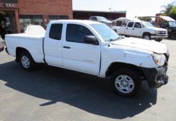 2015 Toyota Tacoma - Image 2