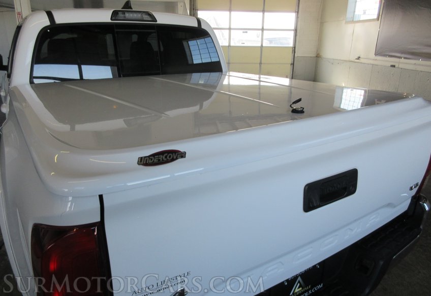 2019 Toyota Tacoma - Image 18