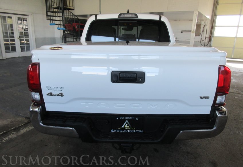 2019 Toyota Tacoma - Image 11