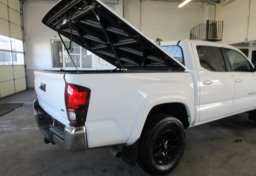 2019 Toyota Tacoma - Image 21