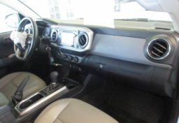 2019 Toyota Tacoma - Image 33