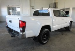 2019 Toyota Tacoma - Image 6