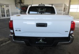 2019 Toyota Tacoma - Image 11