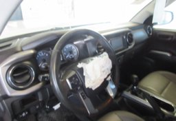 2019 Toyota Tacoma - Image 34